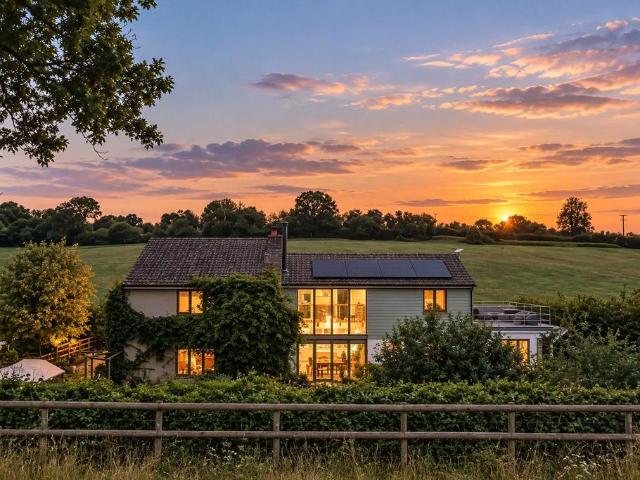 6 bedroom detached house for sale