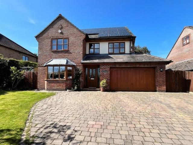 5 bedroom detached house for sale