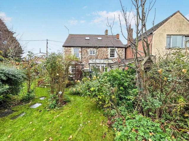 6 bedroom detached house for sale