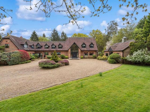 6 bedroom detached house for sale