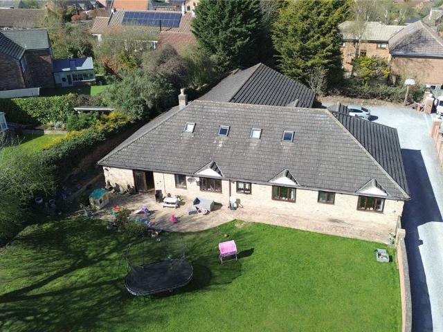 6 bedroom detached house for sale