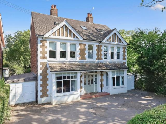 6 bedroom detached house for sale