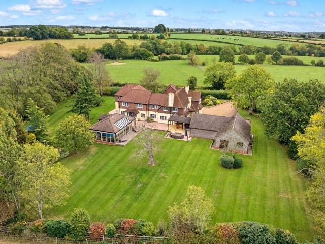 6 bedroom detached house for sale
