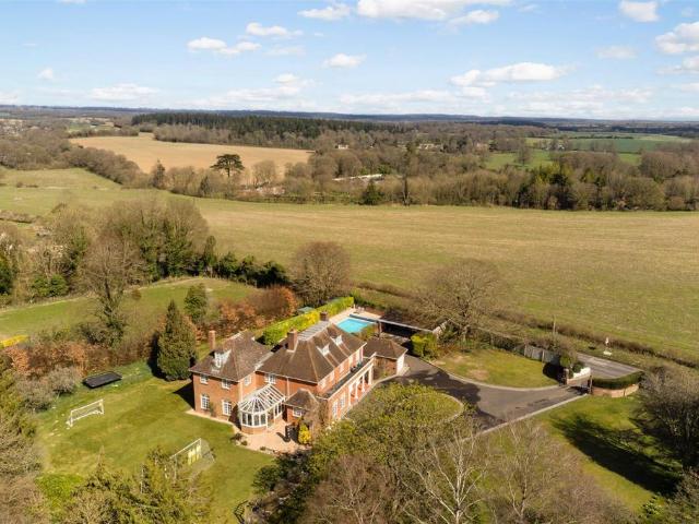 6 bedroom detached house for sale