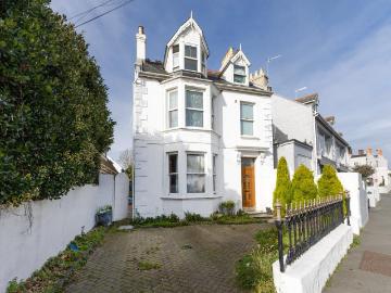 St Anne, Alderney - Garden, Equipped kitchen