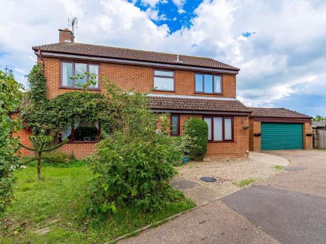 6 bedroom detached house for sale