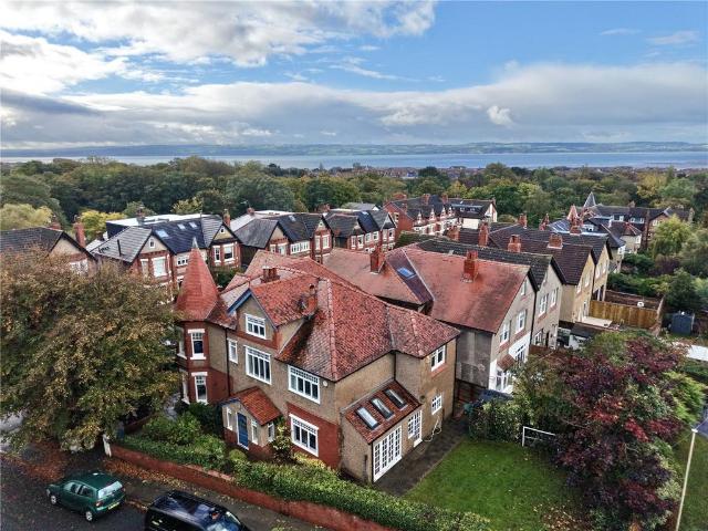 6 bedroom detached house for sale