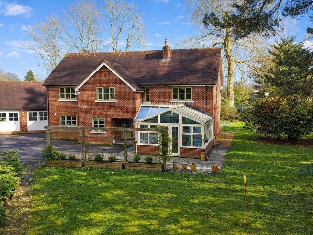 6 bedroom detached house for sale