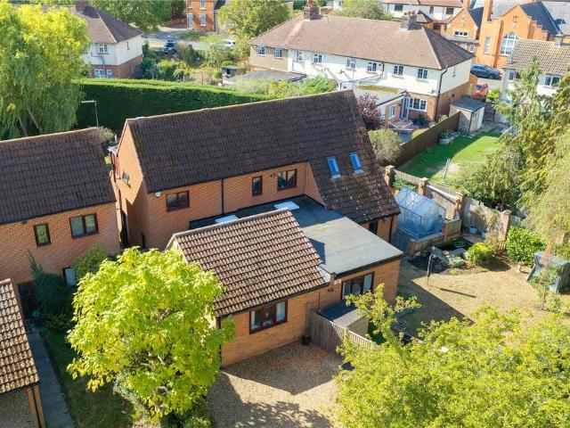 6 bedroom detached house for sale