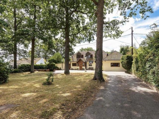 6 bedroom detached house for sale