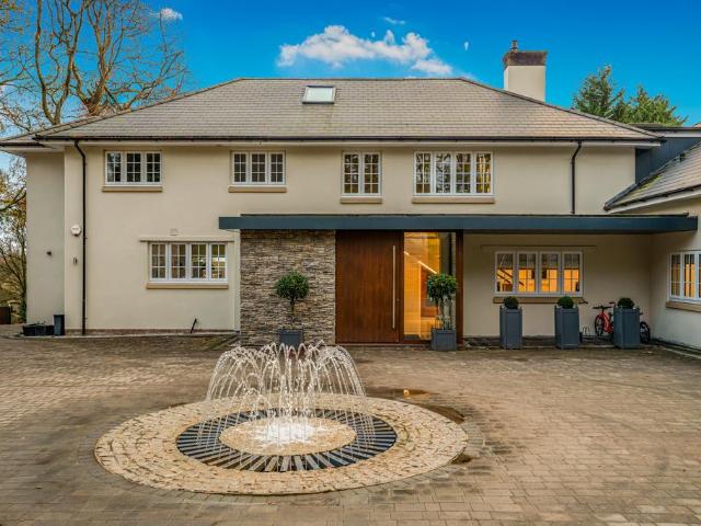 6 bedroom detached house for sale