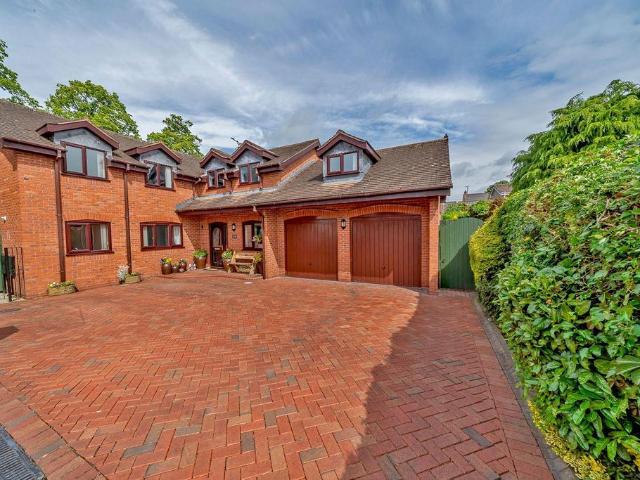 6 bedroom detached house for sale
