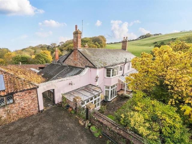 6 bedroom detached house for sale