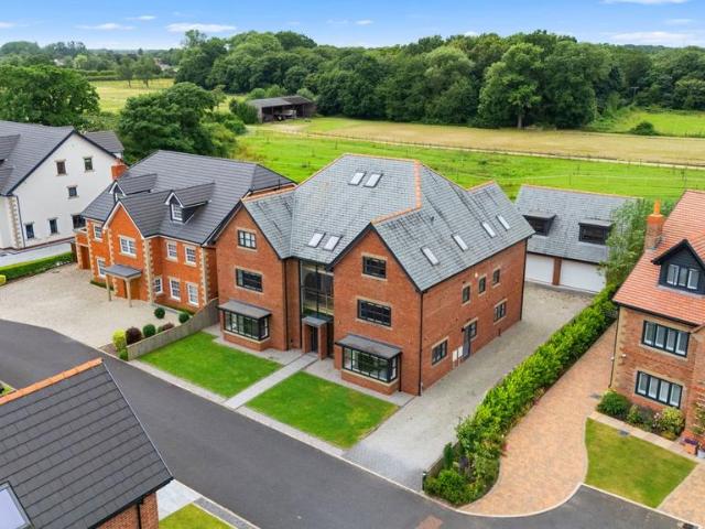 6 bedroom detached house for sale