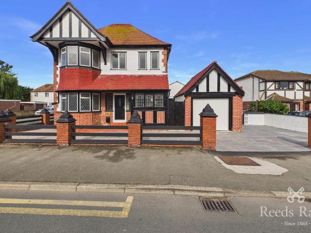 6 bedroom detached house for sale