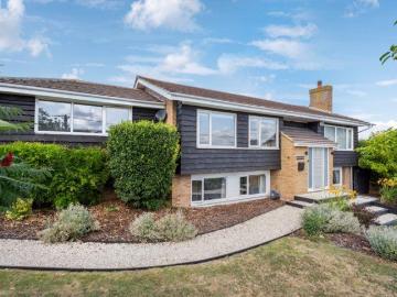 6 bedroom detached house for sale