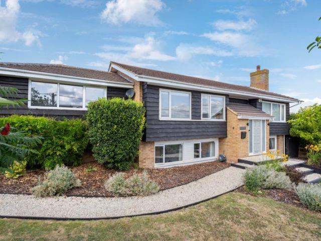 6 bedroom detached house for sale