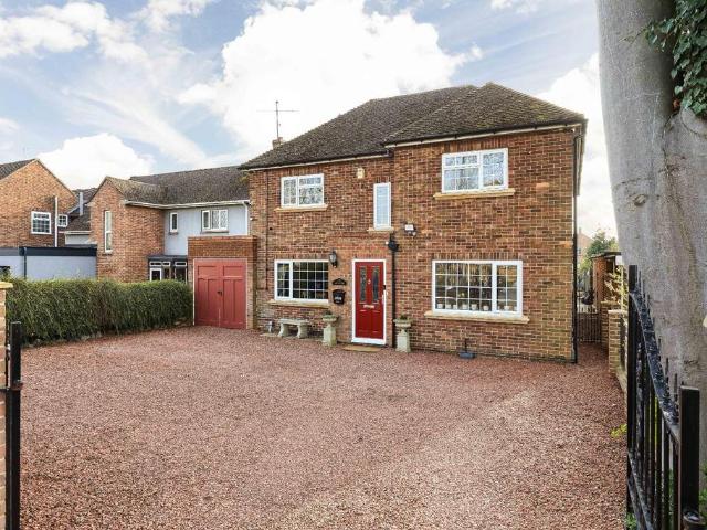 6 bedroom detached house for sale