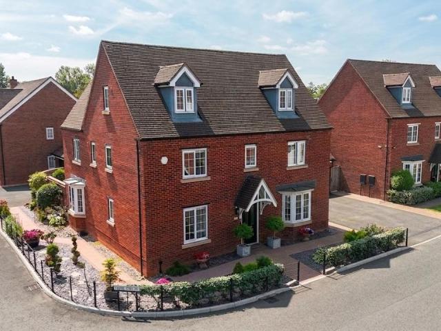 6 bedroom detached house for sale