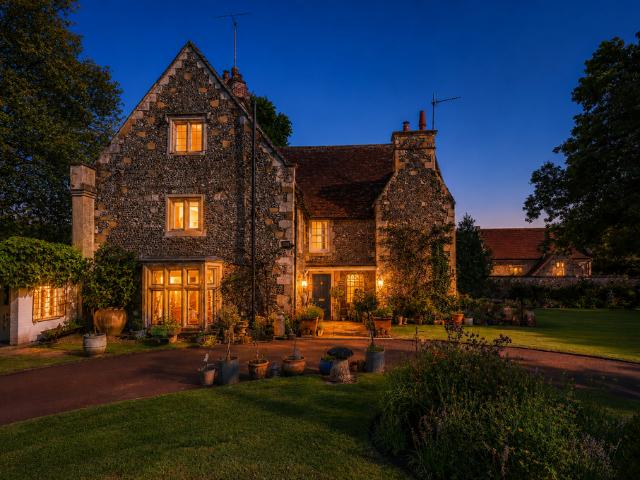 6 bedroom detached house for sale
