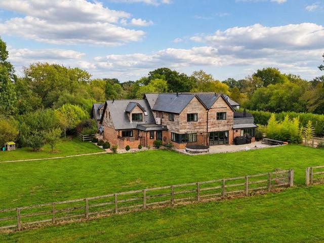 6 bedroom detached house for sale