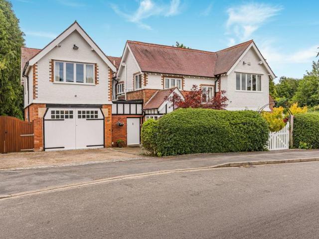 6 bedroom detached house for sale