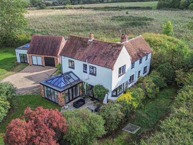6 bedroom detached house for sale