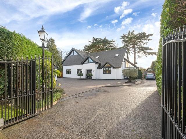 6 bedroom detached house for sale