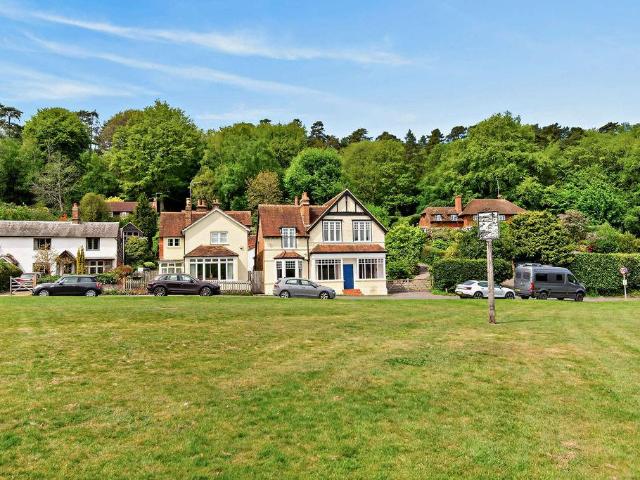 6 bedroom detached house for sale