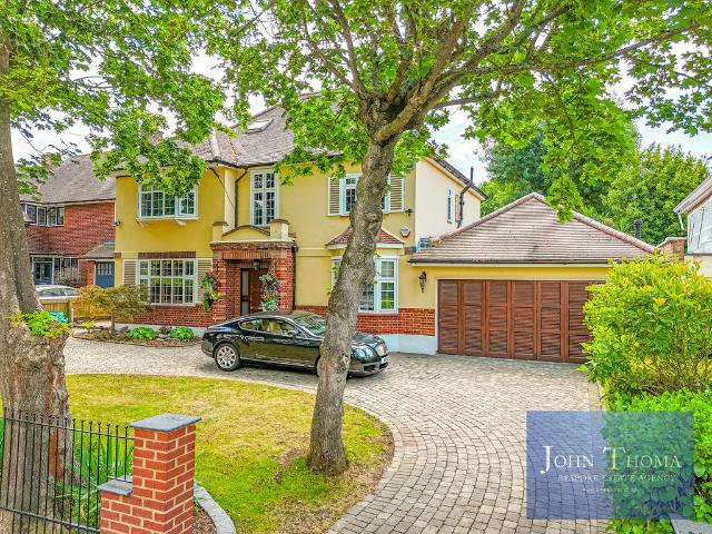 6 bedroom detached house for sale