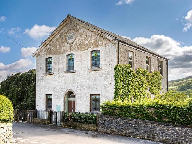 6 bedroom detached house for sale