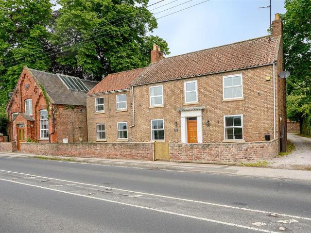 6 bedroom detached house for sale