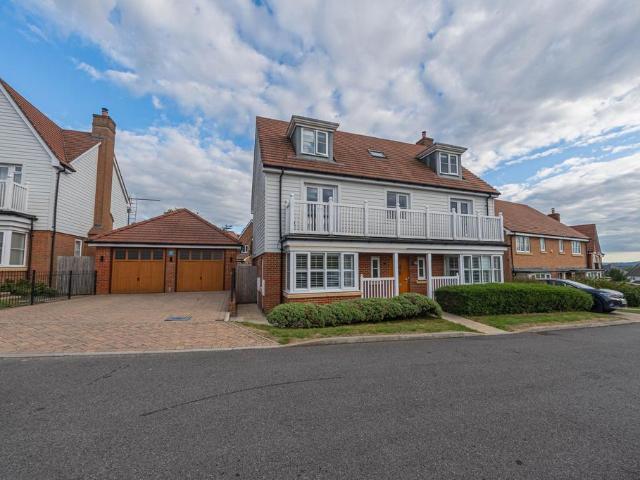 6 bedroom detached house for sale