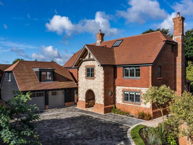 5 bedroom detached house for sale