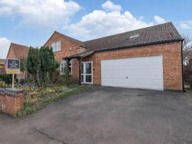 6 bedroom detached house for sale