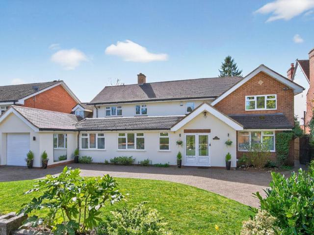 6 bedroom detached house for sale