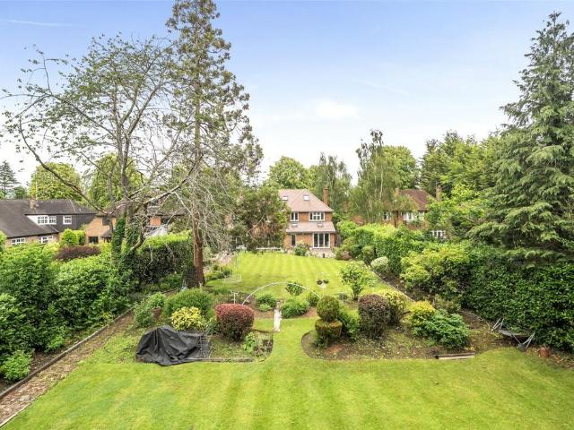 6 bedroom detached house for sale