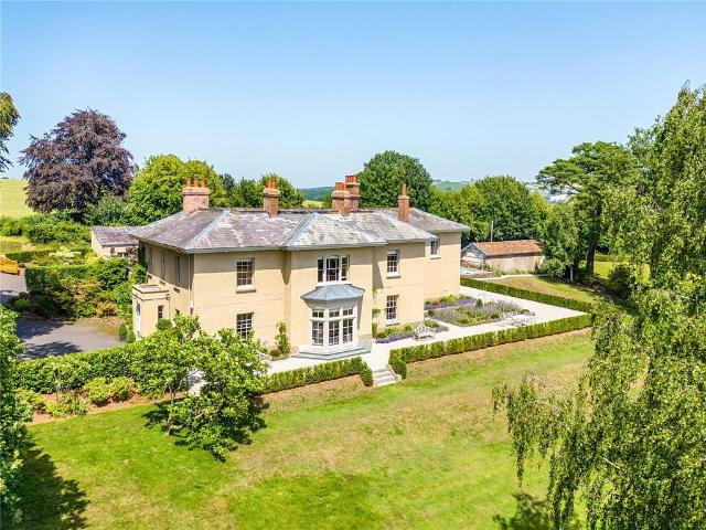 6 bedroom detached house for sale