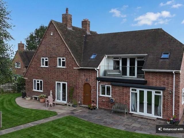 6 bedroom detached house for sale