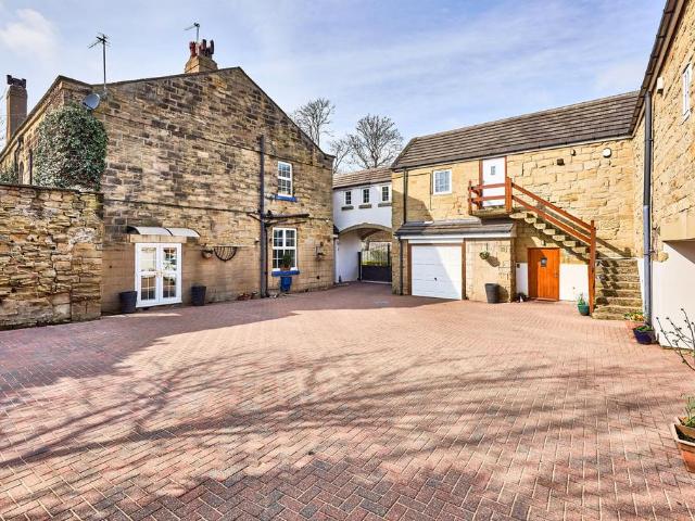 6 bedroom detached house for sale