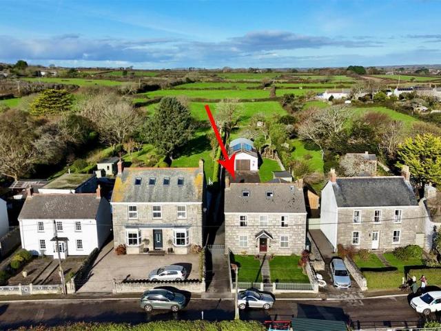 6 bedroom detached house for sale