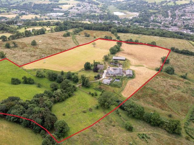 6 bedroom detached house for sale