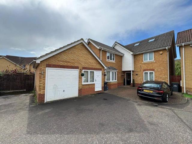 6 bedroom detached house for sale