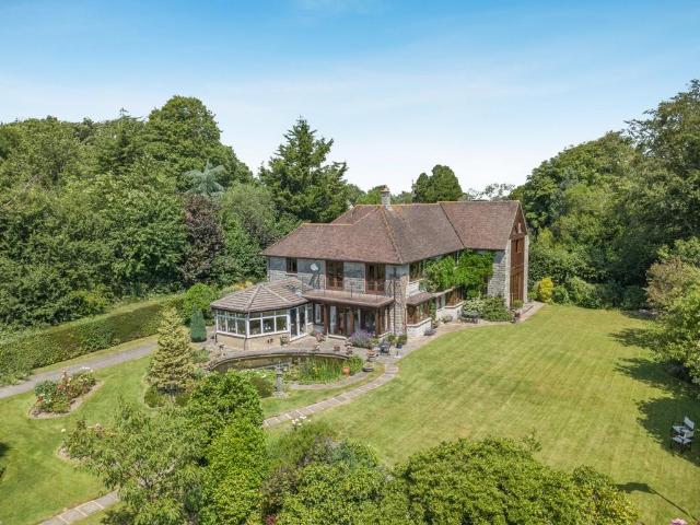 6 bedroom detached house for sale