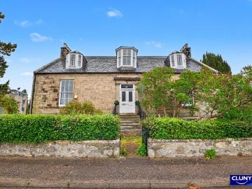 6 bedroom detached house for sale