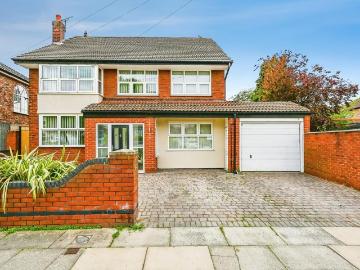 6 bedroom detached house for sale