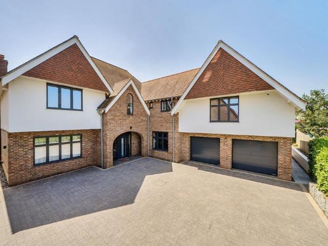 6 bedroom detached house for sale