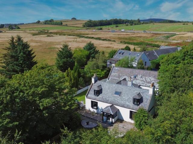 6 bedroom detached house for sale
