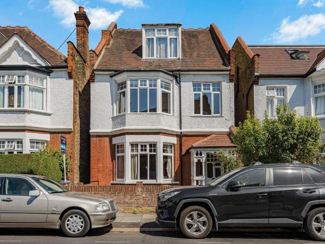 6 bedroom detached house for sale