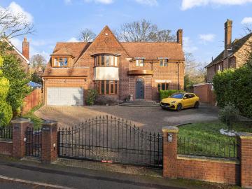 6 bedroom detached house for sale